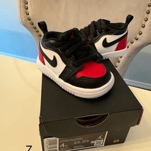 Nike Jordan 1 low ALT size 4